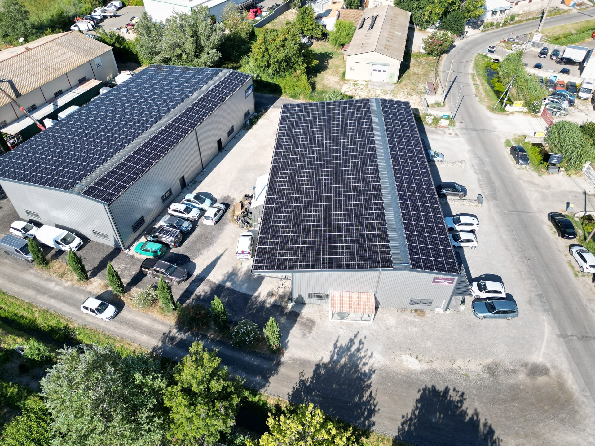 Bâtiment tertiaire photovoltaïque Eyguières